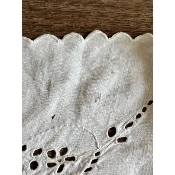 Antique Table Place Setting Doily White Cotton Cutwork Embroidery Scalloped Edge - Picture 9 of 9